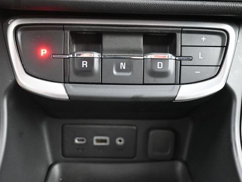 Used 2024 GMC Terrain SLE AWD/4WD image 15