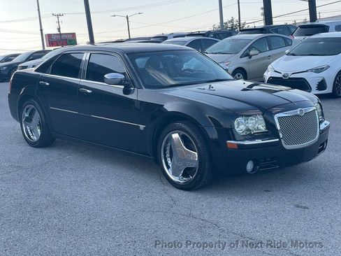 Used 2006 Chrysler 300 C w/ Navigation & Sound Group II RWD image 4