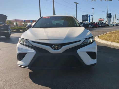 Used 2020 Toyota Camry SE image 9