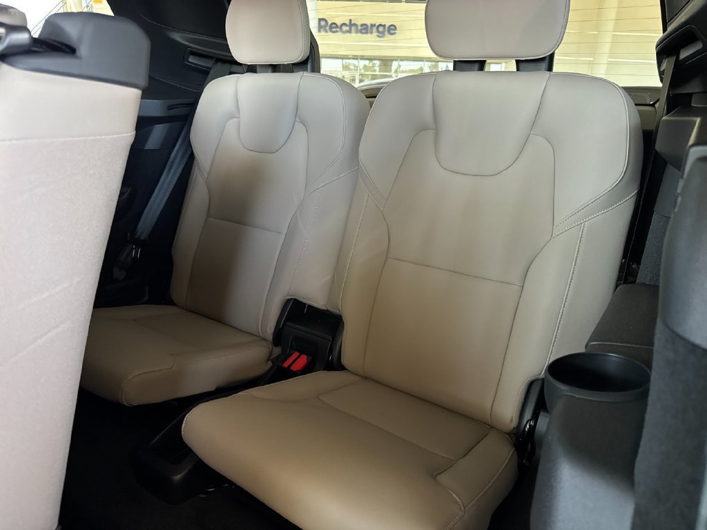 New 2026 Volvo XC90 T8 Plus w/ Protection Package Premier AWD/4WD image 14