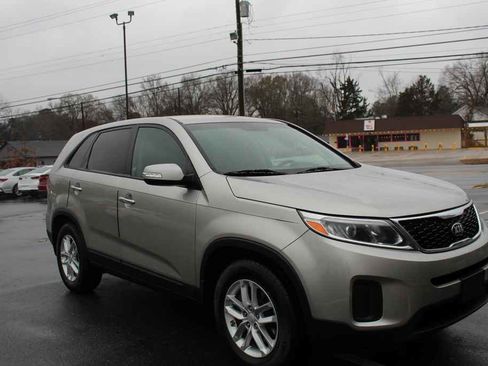 Used 2015 Kia Sorento LX image 3