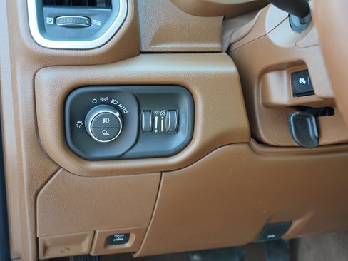 Used 2023 RAM 2500 Laramie AWD/4WD image 16