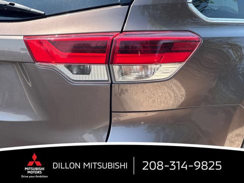 Used 2018 Toyota Highlander XLE AWD/4WD image 27