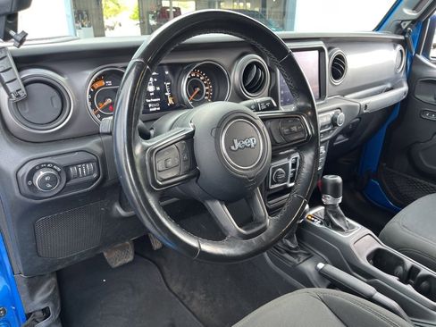 Used 2021 Jeep Gladiator Sport image 3