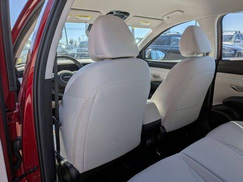 Certified 2025 Hyundai Tucson SE image 16