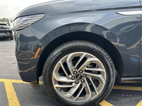 Certified 2025 Lincoln Navigator Reserve AWD/4WD image 19