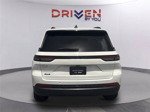Used 2023 Jeep Grand Cherokee Altitude AWD/4WD image 5