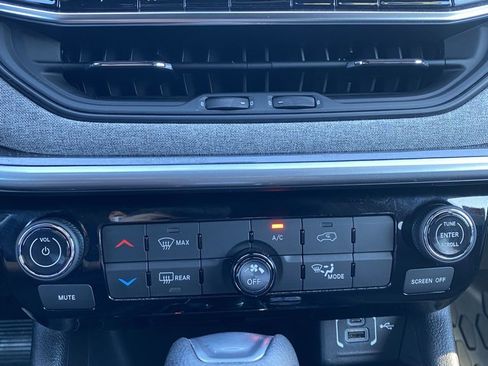 Used 2024 Jeep Compass Sport image 17