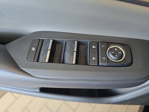 Used 2024 Toyota Prius XLE FWD image 28