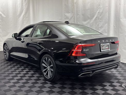 Used 2022 Volvo S60 B5 Momentum image 5