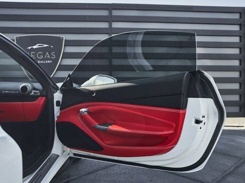 Used 2021 Ferrari F8 Tributo image 22