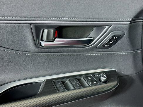 Used 2024 Toyota Venza Nightshade image 19