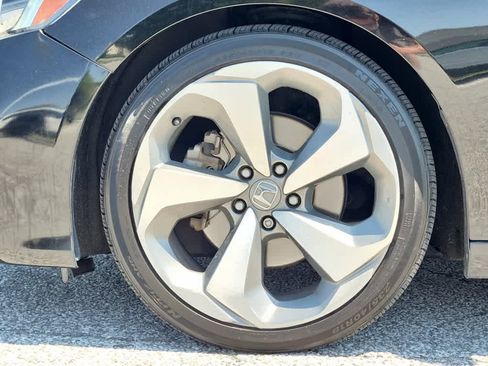Used 2020 Honda Accord Touring image 6