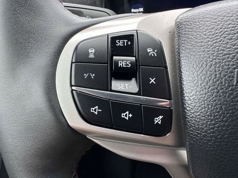 Used 2026 Ford Explorer Active AWD/4WD image 17