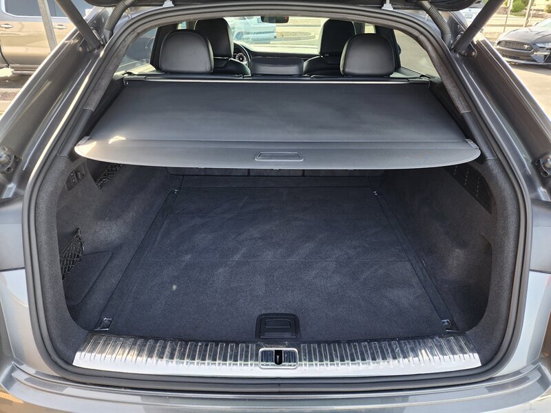 Used 2019 Audi Q8 Prestige w/ Luxury Package AWD/4WD image 15
