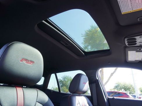 Used 2025 Chevrolet Trax RS w/ Sunroof Package image 13