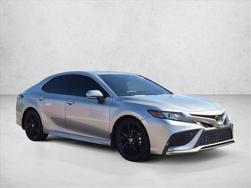 Used 2023 Toyota Camry XSE FWD image 3