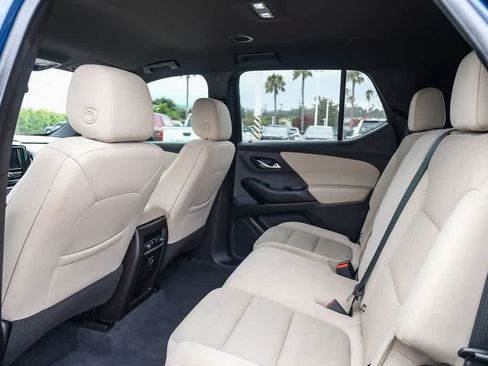 Used 2022 Chevrolet Traverse LS FWD image 18