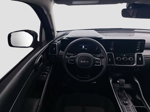 Used 2023 Kia Sorento LX image 17