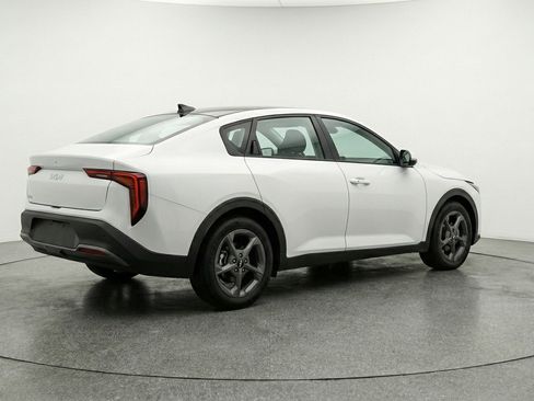 Used 2025 Kia K4 LXS image 9