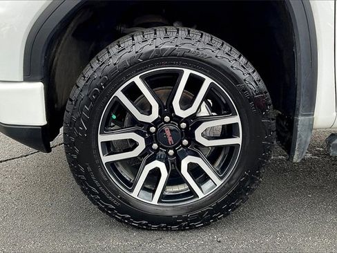 Used 2023 GMC Sierra 1500 AT4 w/ AT4 Preferred Package image 9
