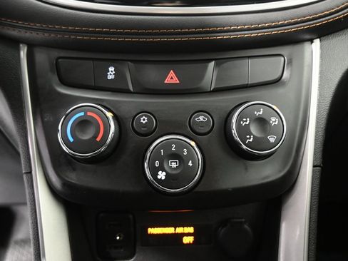 Used 2022 Chevrolet Trax LT w/ LT Convenience Package image 29