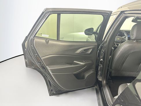 Used 2025 Chevrolet Trax LT w/ LT Convenience Package image 26