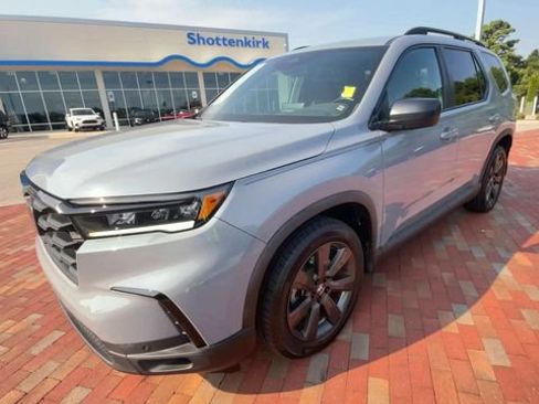 Certified 2023 Honda Pilot Sport image 5