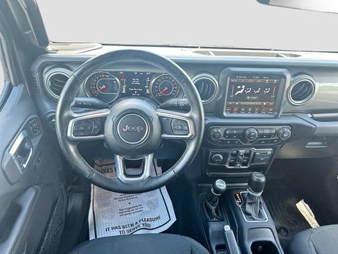 Used 2022 Jeep Gladiator Overland w/ LED Lighting Group AWD/4WD image 31