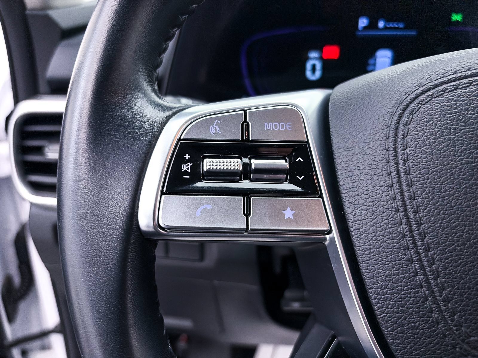 Used 2024 Kia Telluride S FWD image 33