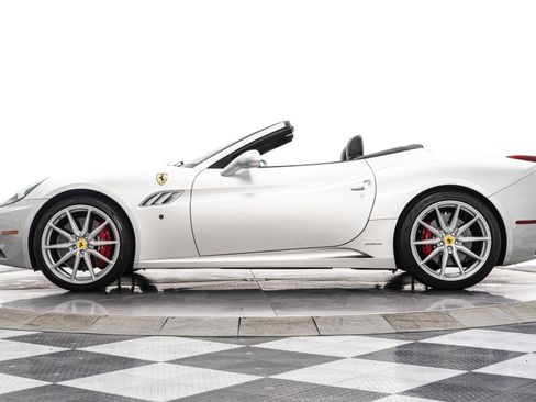 Used 2013 Ferrari California image 6