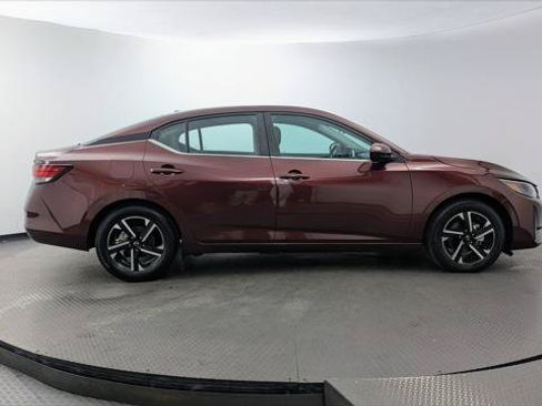 Used 2024 Nissan Sentra SV FWD image 9
