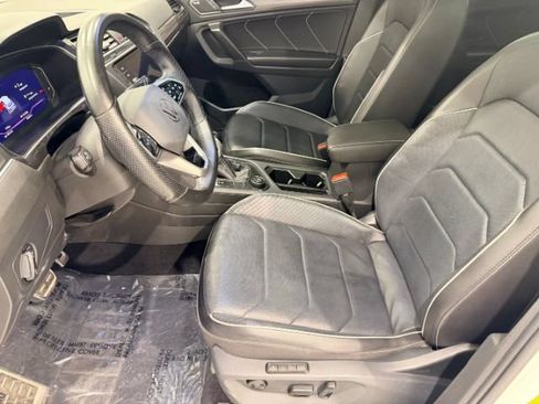 Used 2022 Volkswagen Tiguan SEL R-Line AWD/4WD image 18