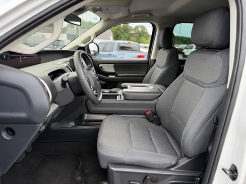 Used 2025 Ford Expedition Active AWD/4WD image 13