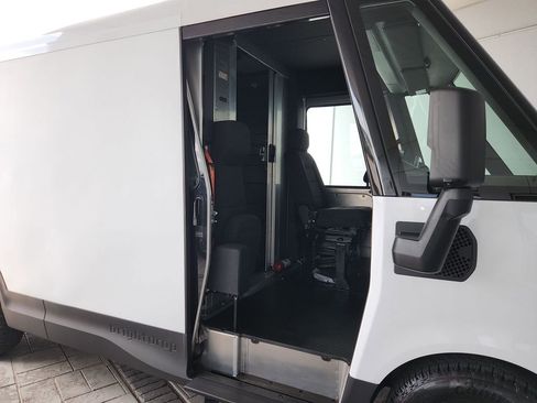 Used 2024 Chevrolet Brightdrop 400 w/ Commercial Equipment Package AWD/4WD image 17