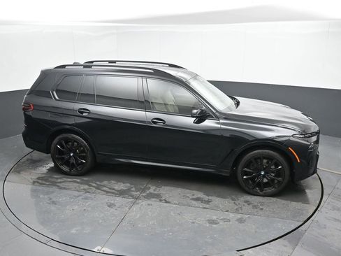 Used 2025 BMW X7 M60i image 42