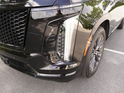 Used 2025 Cadillac Escalade ESV Sport Platinum AWD/4WD image 31