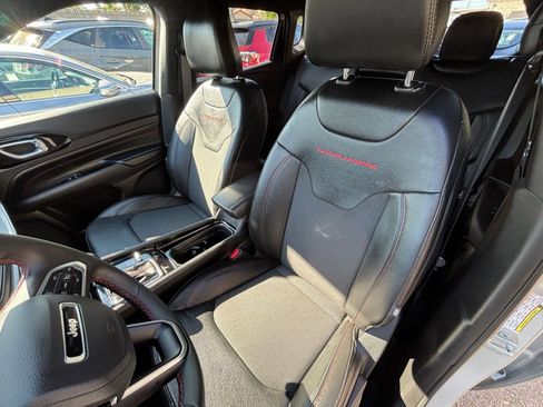 Used 2025 Jeep Compass Trailhawk image 36