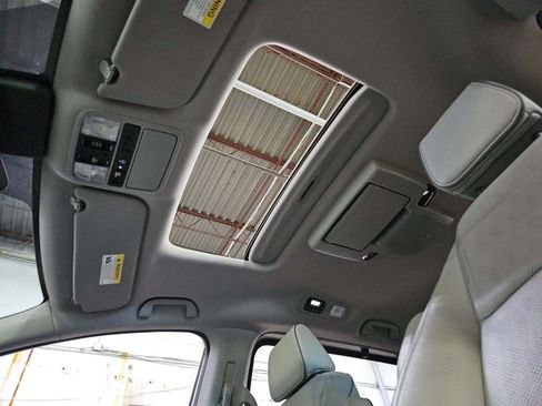 Used 2024 Honda Odyssey Elite image 9