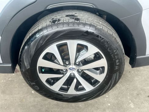 Used 2025 Subaru Outback Premium AWD/4WD image 11