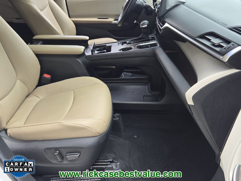 Used 2024 Toyota Sienna XLE FWD image 19