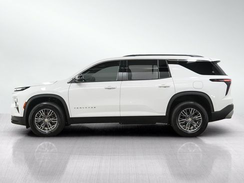 Used 2026 Chevrolet Traverse LT AWD/4WD image 2