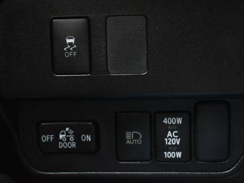 Used 2020 Toyota Tacoma TRD Off-Road AWD/4WD image 19