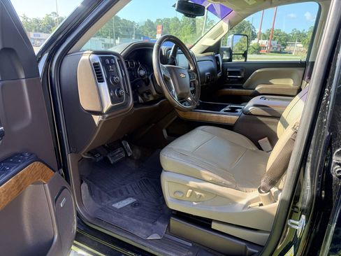 Used 2017 Chevrolet Silverado 1500 LTZ w/ LTZ Plus Package AWD/4WD image 28
