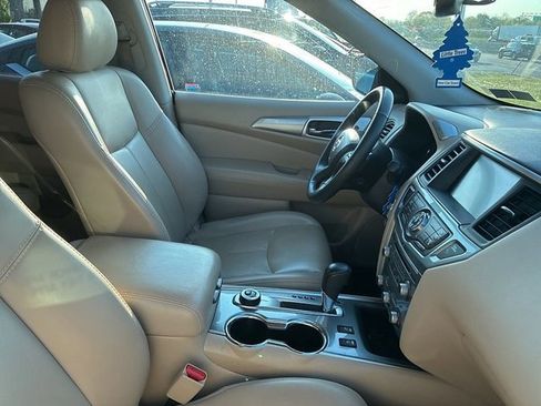 Used 2019 Nissan Pathfinder SL image 5