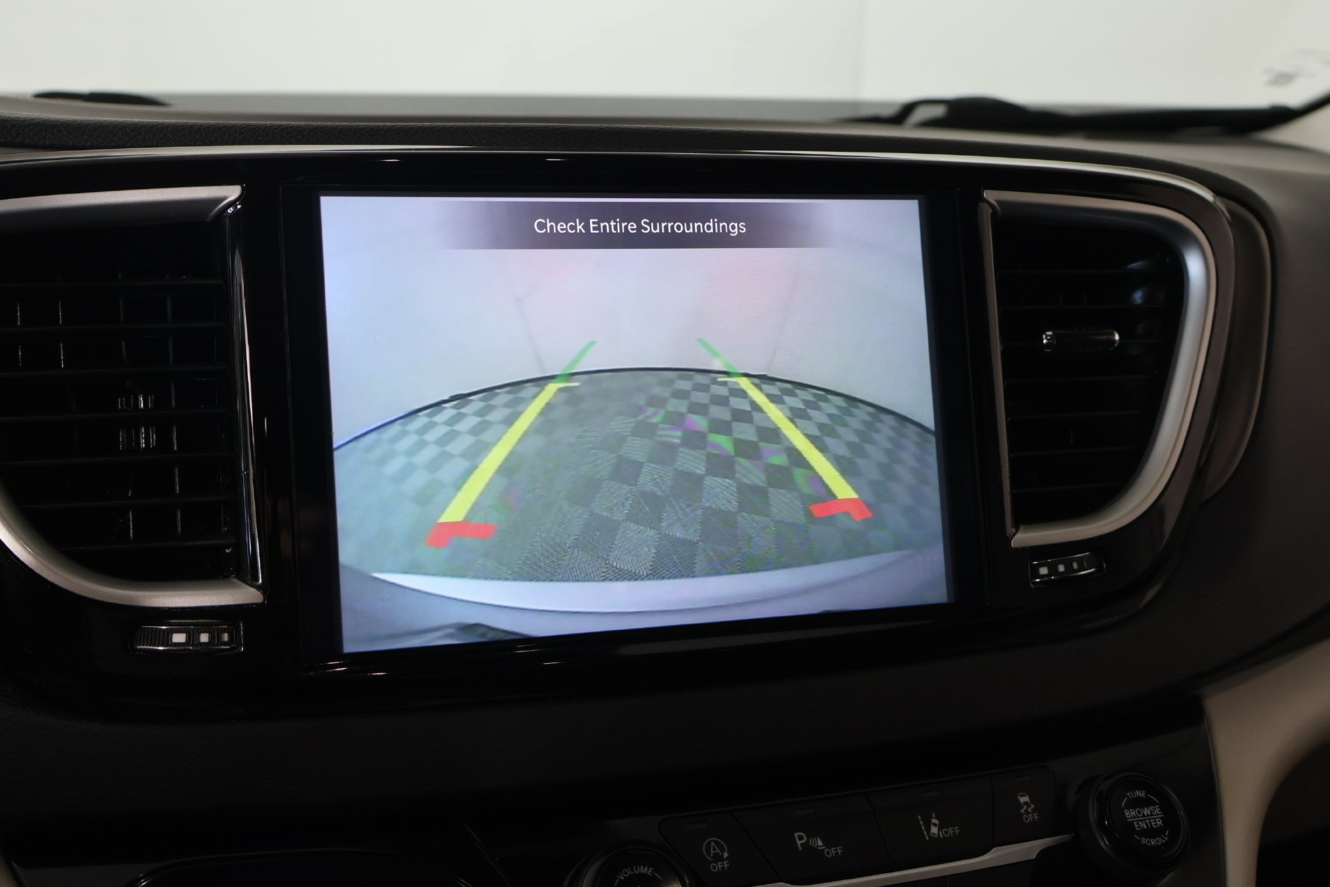 Used 2023 Chrysler Pacifica Touring-L FWD image 6