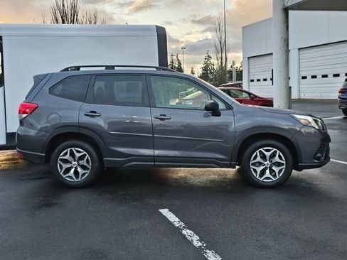 Used 2024 Subaru Forester Premium image 7
