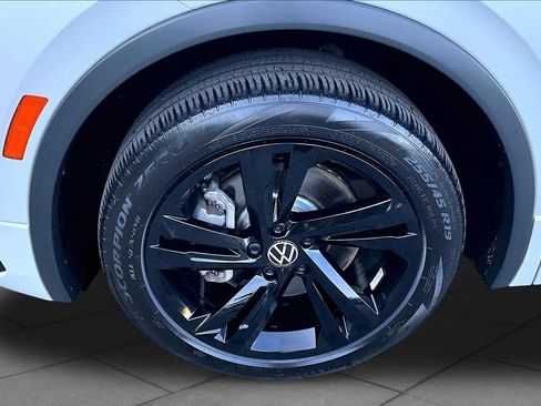 Used 2024 Volkswagen Tiguan SE R-Line AWD/4WD image 11