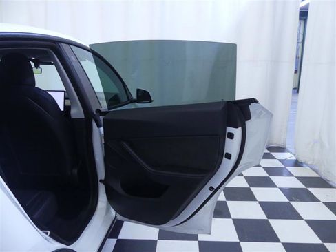 Used 2021 Tesla Model Y Long Range AWD/4WD image 27