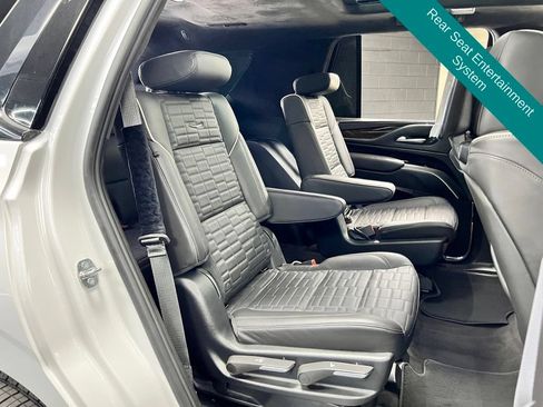 Used 2023 Cadillac Escalade Sport Platinum w/ LPO, ONYX Package AWD/4WD image 16